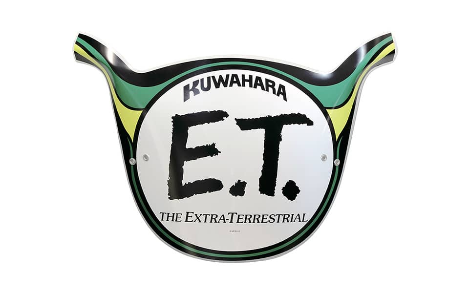 Kuwahara（クワハラ）のE.T.オールドスクールナンバープレート